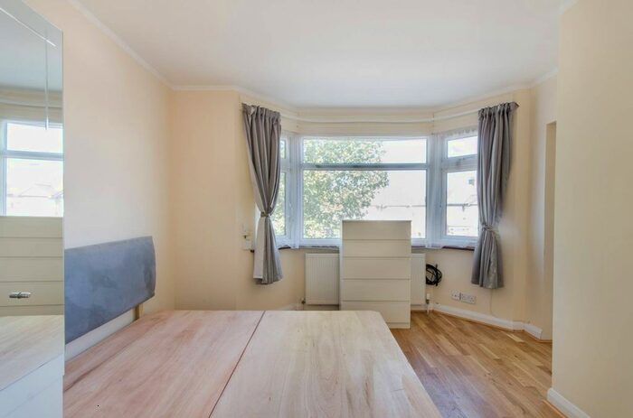Studio To Rent In Greenford Road, Greenford, UB6