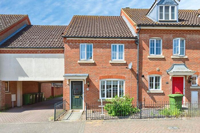 3 Bedroom End Of Terrace House For Sale In Thorn Road, Hampton Hargate, Peterborough, PE7