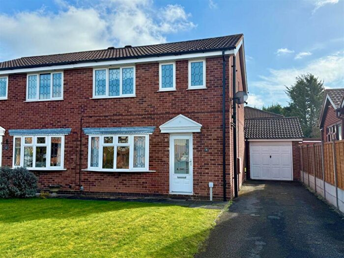 3 Bedroom Semi Detached House For Sale In Whitemoor Drive., Monkspath, Solihull, B90