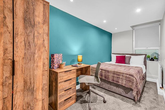 2 Bedroom Flat To Rent In Winstanley Terrace, Leeds, LS6