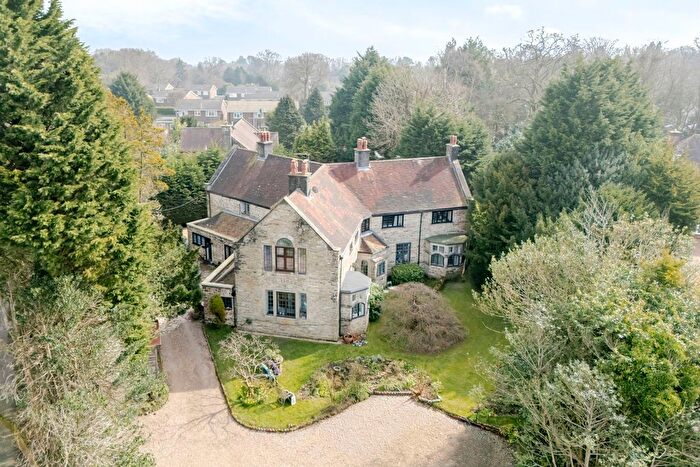 2 Bedroom Flat For Sale In Warren Gate, Warren Road, TN6
