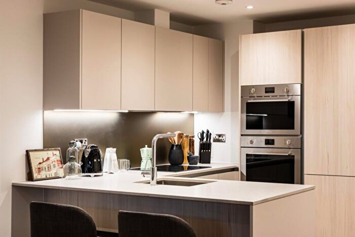 Flat To Rent In Bloom East, Nine Elms Ln, Nine Elms, London, SW11