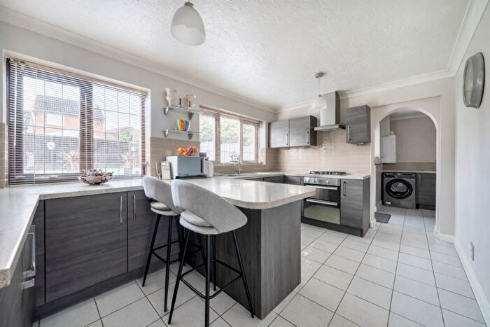 4 Bedroom Detached House For Sale In Farndon Avenue, Marston Green, Birmingham, B37