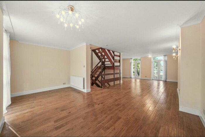 4 Bedroom Terraced House To Rent In London, NW3