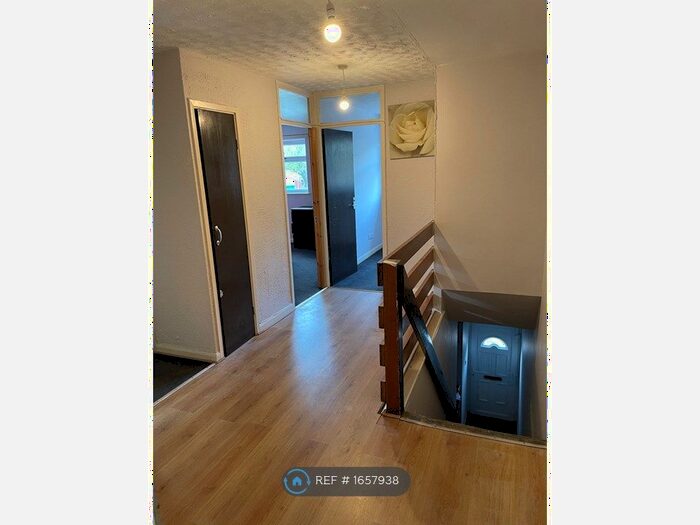 2 Bedroom Flat To Rent In Bargate Drive, Wolverhampton, WV6