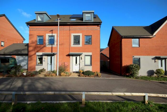 3 Bedroom Semi-Detached House To Rent In Shale Row, Tithebarn, Exeter, EX1