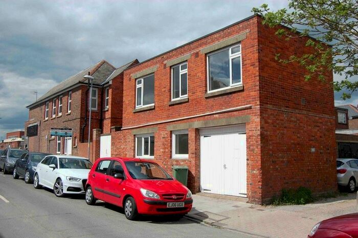 2 Bedroom Flat To Rent In High Street, Cosham, Portsmouth PO6