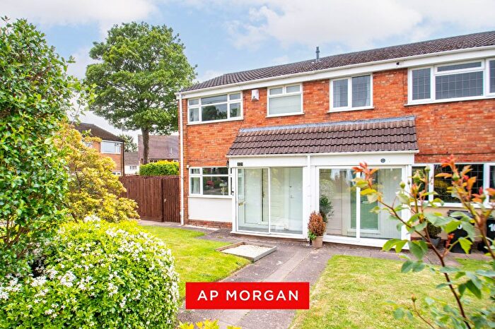 3 Bedroom Semi-Detached House For Sale In Beehive Close, Catshill, Worcestershire, Worcestershire, B61