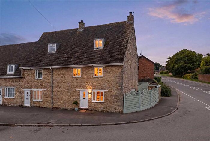 3 Bedroom End Of Terrace House For Sale In High Street, Hanslope, Milton Keynes, MK19