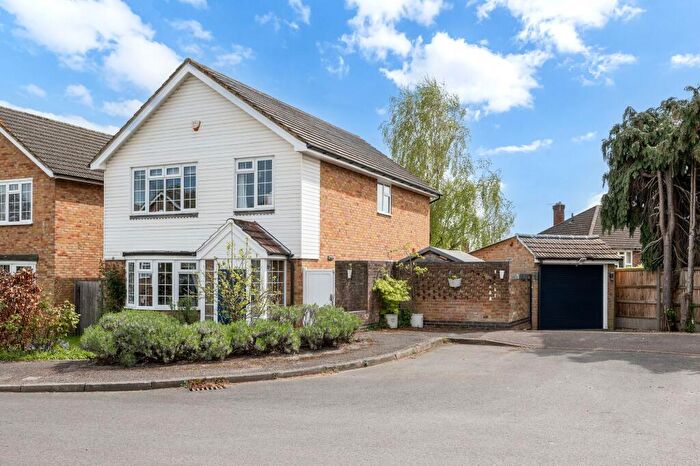 4 Bedroom Detached House For Sale In Rickards Close, Surbiton, KT6