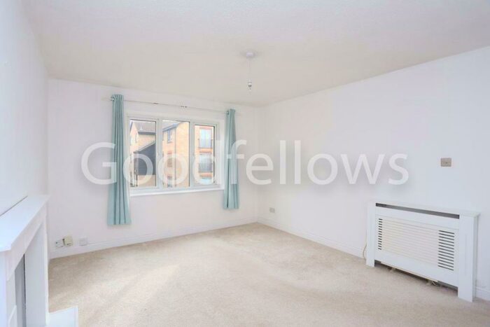 1 Bedroom Flat To Rent In Firs Close, Mitcham, CR4