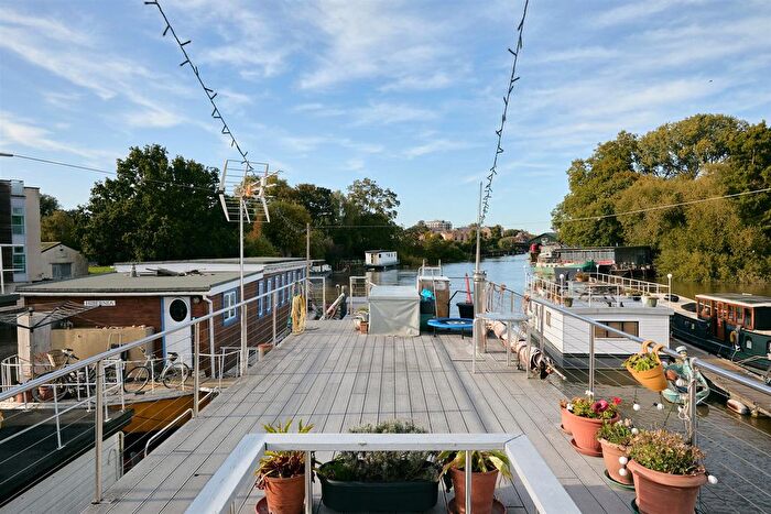3 Bedroom Houseboat For Sale In Railshead Road, Isleworth, TW7