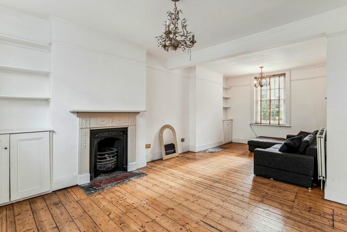 3 Bedroom Property To Rent In Pearson Street, Hoxton, E2