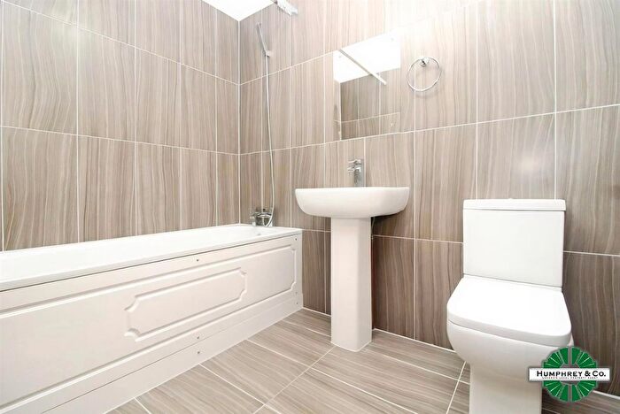 1 Bedroom Flat To Rent In High Road, N12