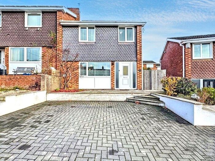 3 Bedroom Semi Detached House For Sale In Grisedale Gardens, Gateshead, NE9