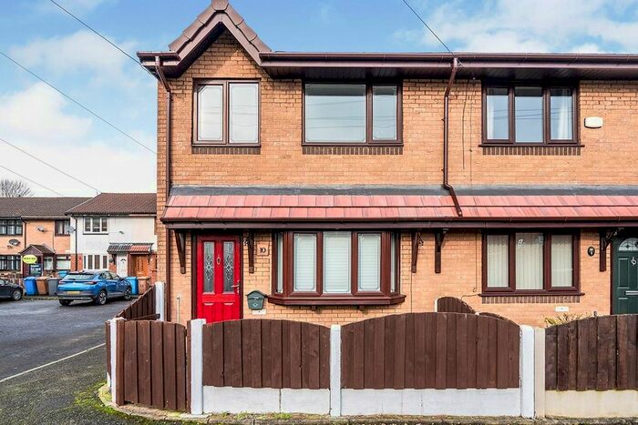 3 Bedroom Semi-Detached House To Rent In Berry Street, Pendlebury, Swinton, Manchester, M27