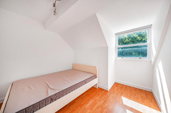 2 Bedroom Apartment To Rent In Iverson Road, West Hampstead, London, NW6