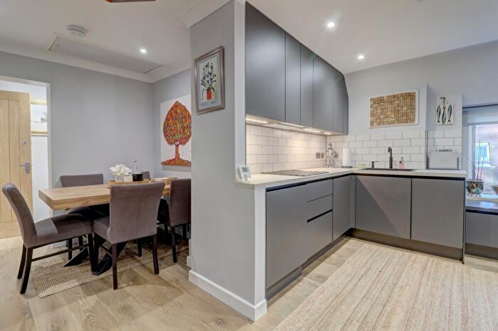 2 Bedroom Apartment For Sale In Wycombe Road, Prestwood, Great Missenden, HP16