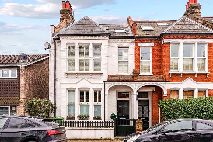2 Bedroom Flat To Rent In Hazelbourne Road, Clapham South, SW12