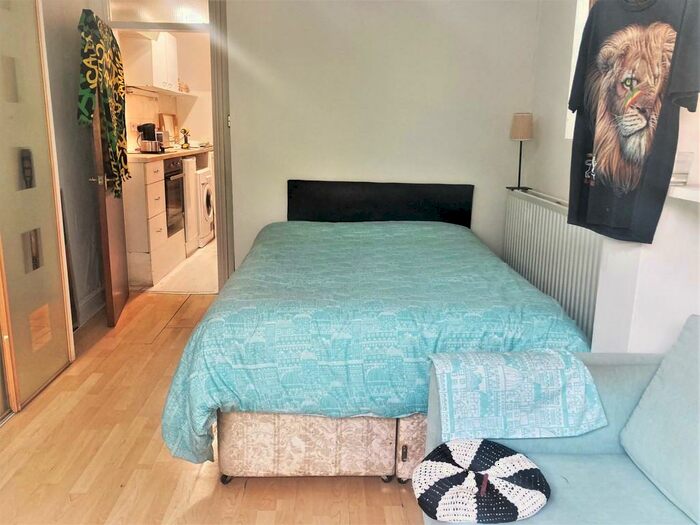 Studio To Rent In Mount Pleasant Villas, London, N4