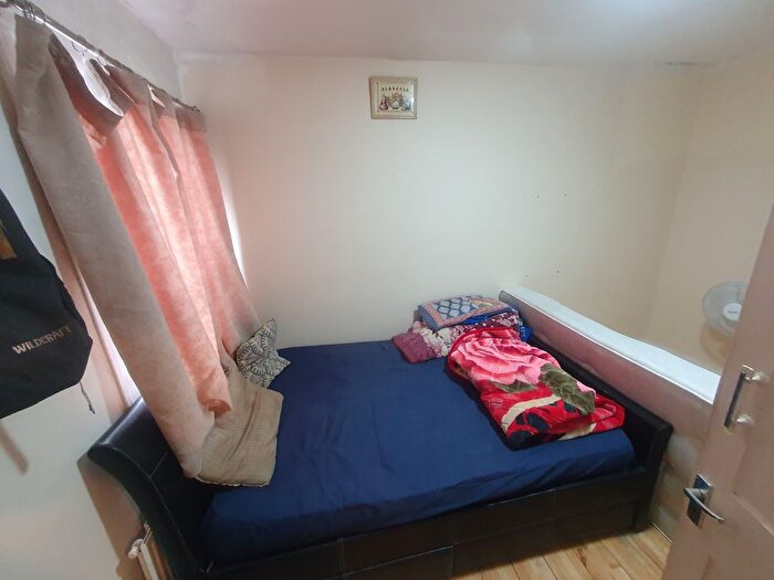 3 Bedroom Terraced House For Sale In Gladstone Road, Southall, UB2