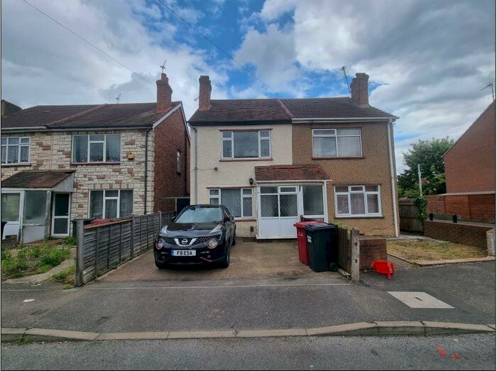 2 Bedroom Semi-Detached House To Rent In Slough, Berkshire, SL2