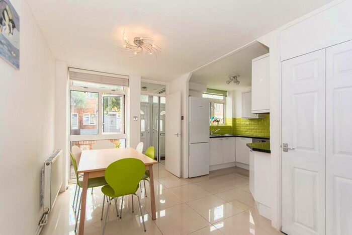 3 Bedroom Terraced House To Rent In Evesham Way, Battersea, SW11