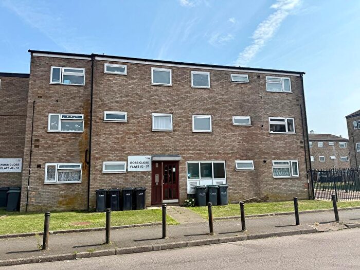 2 Bedroom Apartment For Sale In Ross Close, Farley Hill, Luton, Bedfordshire, LU1