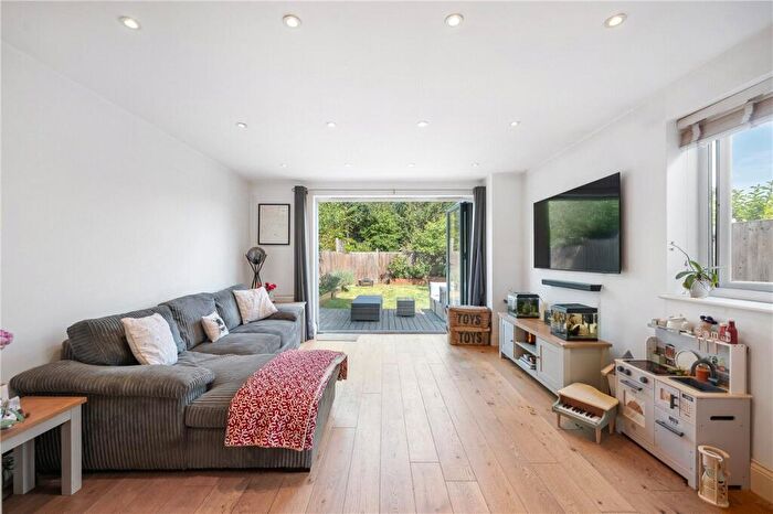 2 Bedroom Flat For Sale In Ancaster Road, Beckenham, BR3