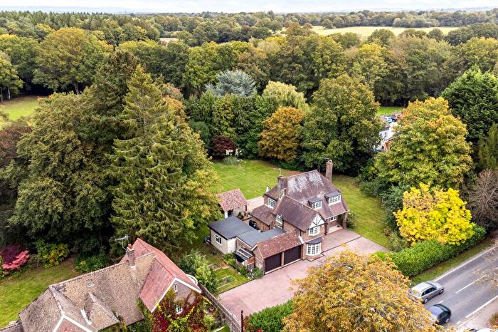 4 Bedroom Detached House For Sale In Effingham Road, Copthorne, RH10