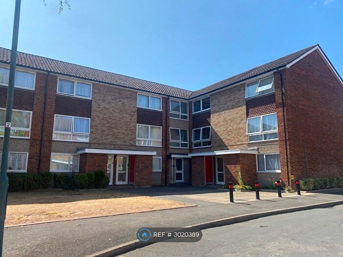 2 Bedroom Flat To Rent In Upton Dene, Sutton, SM2
