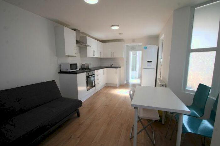 2 Bedroom Flat To Rent In Brookmill Road, London, SE8