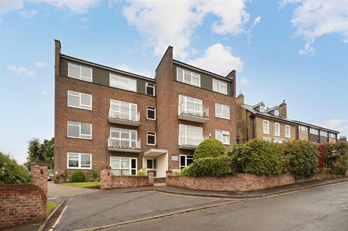 2 Bedroom Flat For Sale In Hayes Court, Sunnyside, SW19
