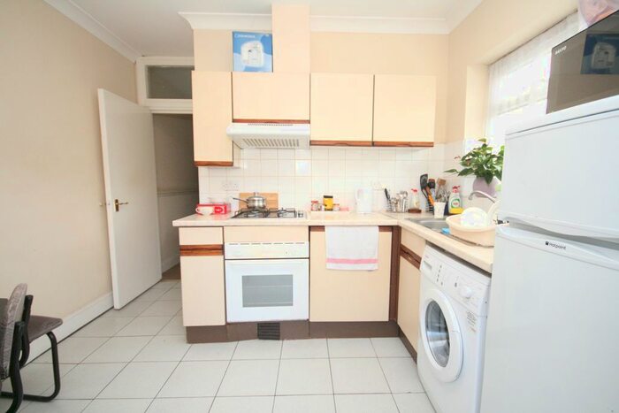 2 Bedroom Flat To Rent In Carlingford Road, Turnpike Lane, N15