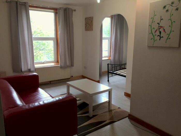 1 Bedroom Flat To Rent In Savile Park Road, Halifax, HX1