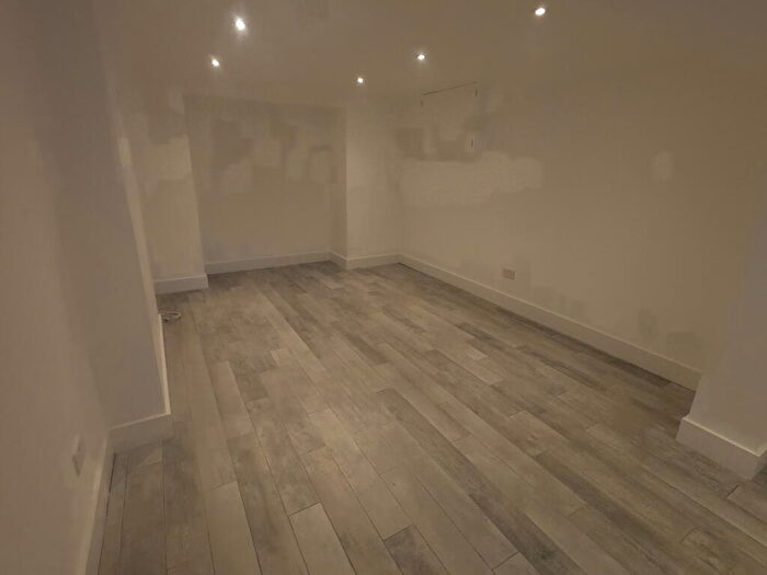 3 Bedroom Apartment To Rent In Brighton Road, South Croydon, CR2