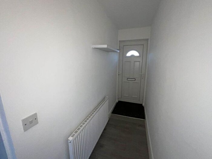 2 Bedroom Flat To Rent In Brooklyn Court, Loughton, Essex, IG10