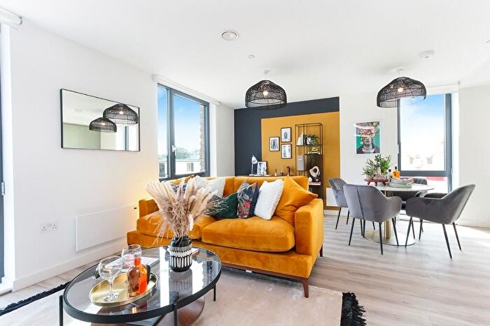 2 Bedroom Flat To Rent In Kimpton Road, Luton, LU2