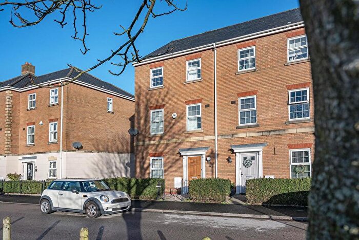 4 Bedroom End Of Terrace House For Sale In Boundary Lane, Dickens Heath, Solihull, B90