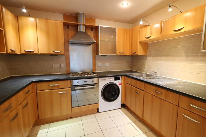 2 Bedroom Flat To Rent In Nightingale Court, Lind Road, Sutton, SM1