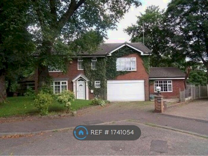 4 Bedroom Detached House To Rent In Brooklands Court, Rochdale, OL11