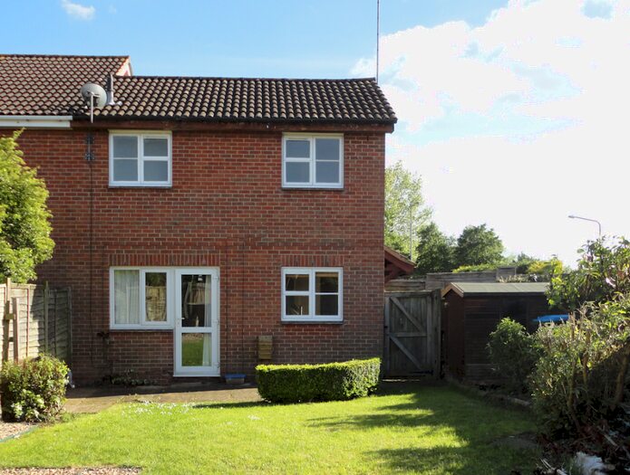 1 Bedroom Terraced House To Rent In Meadow Way, Aylesbury, Buckinghamshire, HP20
