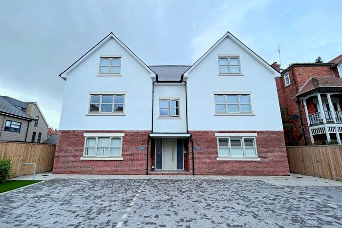 2 Bedroom Flat To Rent In Southbourne, BH6