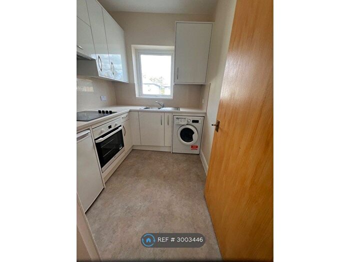 1 Bedroom Flat To Rent In Lichfield Grove, London, N3