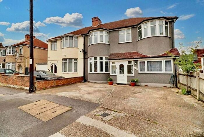 6 Bedroom Semi-Detached House For Sale In Nield Road, Hayes, UB3