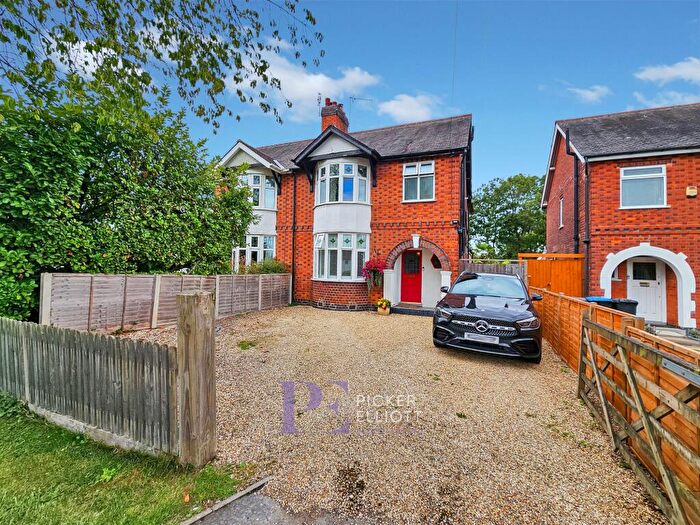 3 Bedroom Semi-Detached House For Sale In Sapcote Road, Burbage, LE10