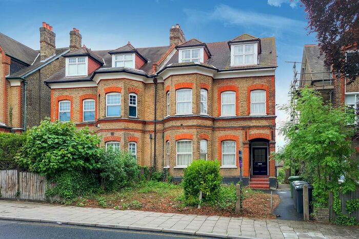 Flat To Rent In Newlands Park, Sydenham, - Studio Priced To Meet Universal Credit Rate, SE26