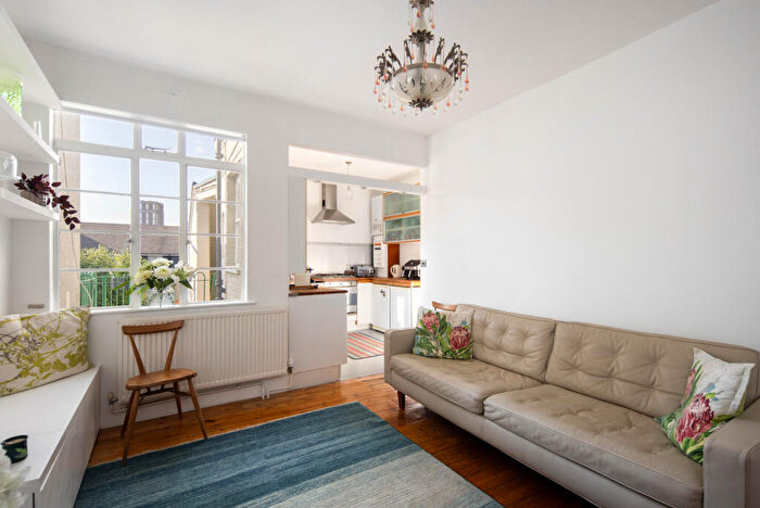 2 Bedroom Flat For Sale In Heneage Street, London, E1