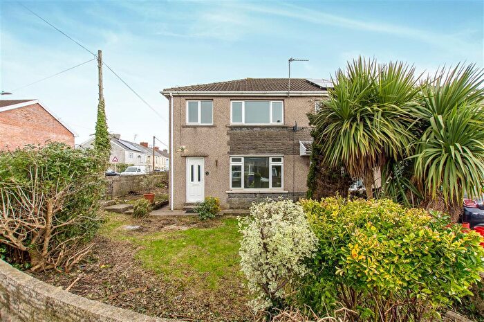 3 Bedroom House To Rent In Redlands Close, Pencoed, Bridgend, CF35