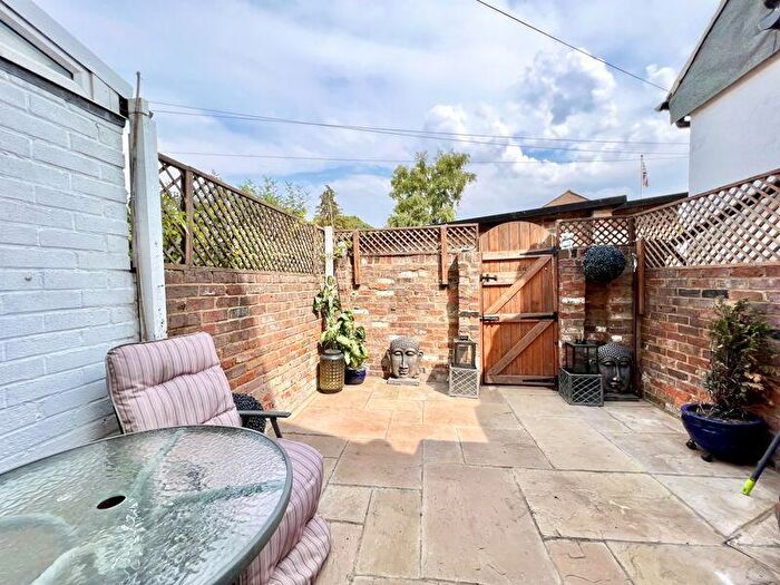2 Bedroom Cottage To Rent In High Street, Markyate, AL3